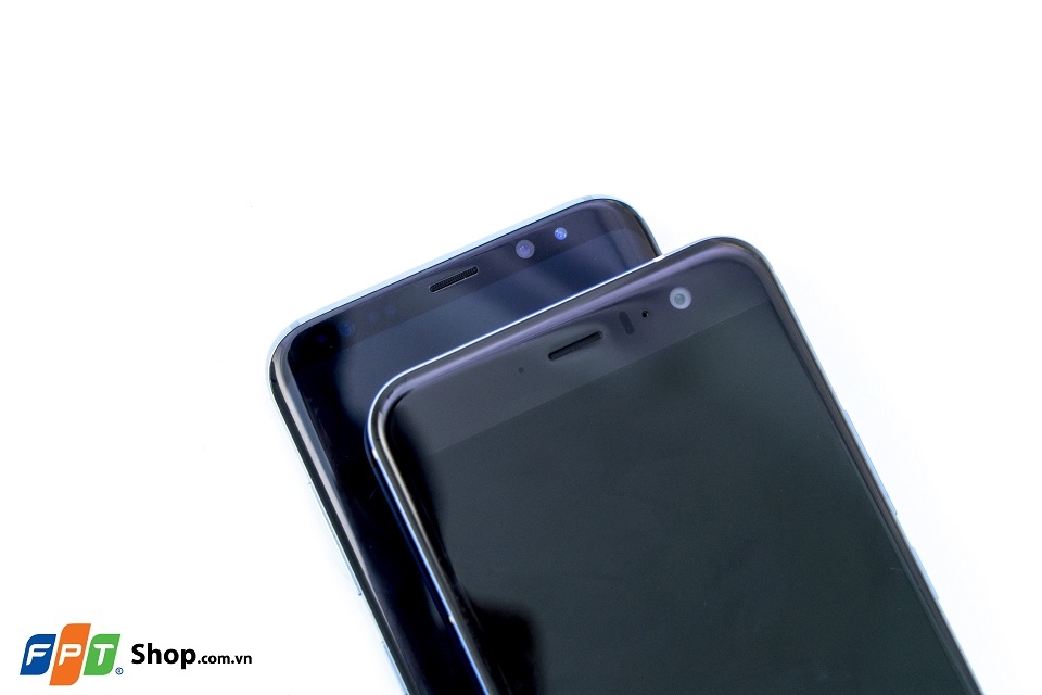 [Góc chiêm ngưỡng] Bộ ảnh HTC U11 Blue sánh vai cùng Galaxy s8+ Blue Coral