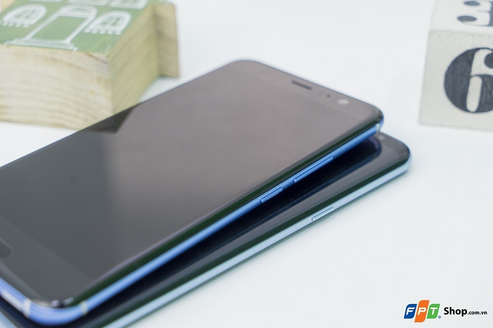 [Góc chiêm ngưỡng] Bộ ảnh HTC U11 Blue sánh vai cùng Galaxy s8+ Blue Coral