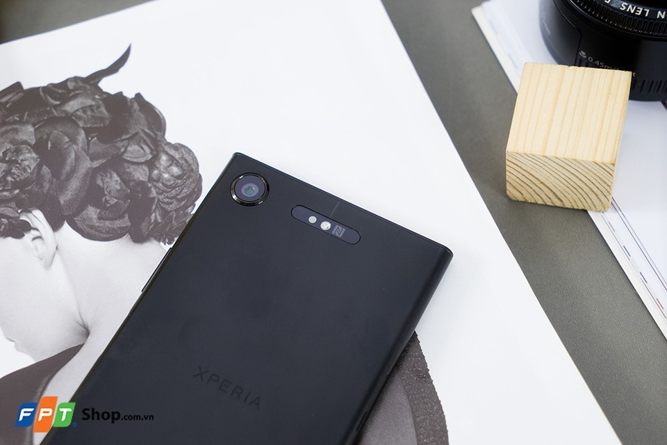 mot-ngay-cung-camera-xperia-xz1-ban-chi-can-nhan-chup-moi-thu-cu-de-sony-lo