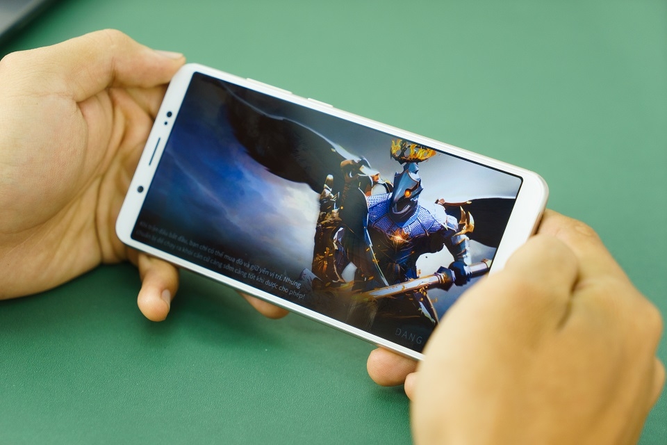 Một ngày trải nghiệm màn hình không viền trên Vivo V7 Plus Một ngày trải nghiệm màn hình không viền trên Vivo V7 Plus