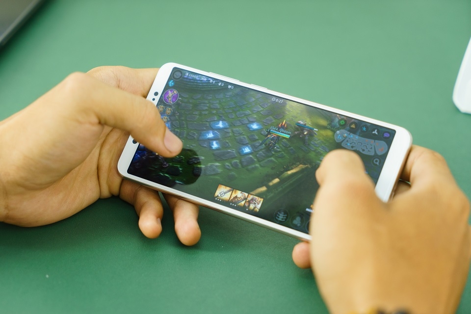 Một ngày trải nghiệm màn hình không viền trên Vivo V7 Plus Một ngày trải nghiệm màn hình không viền trên Vivo V7 Plus