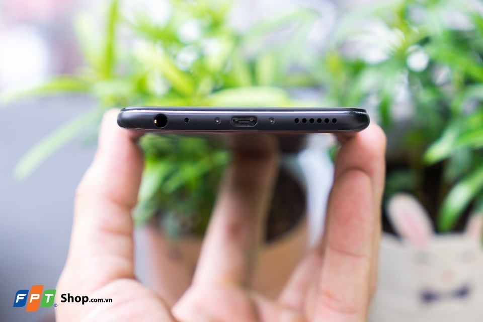 Trên tay nhanh Vivo V7 Plus đẹp hút hồn Trên tay nhanh Vivo V7 Plus đẹp hút hồn