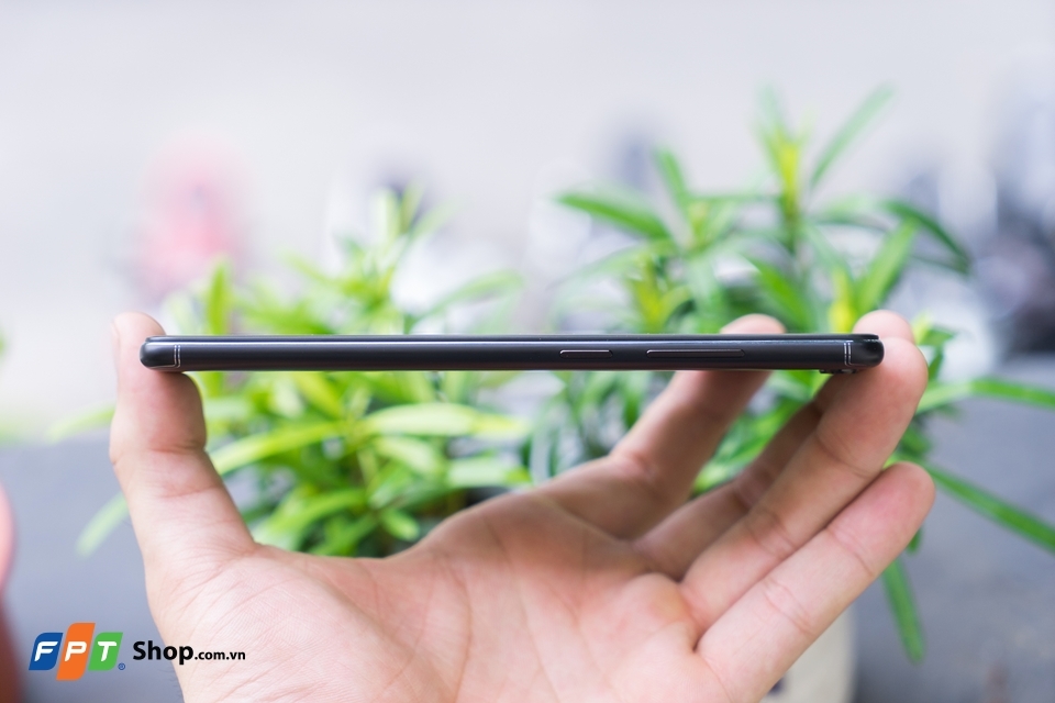 Trên tay nhanh Vivo V7 Plus đẹp hút hồn Trên tay nhanh Vivo V7 Plus đẹp hút hồn