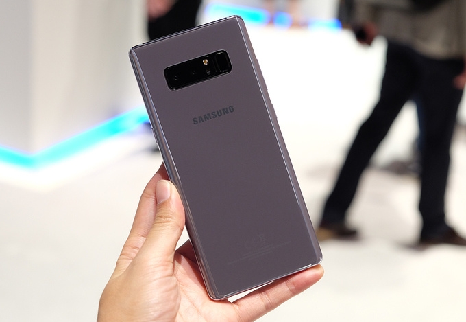 Những smartphone hấp dẫn bán ra trong tháng 12