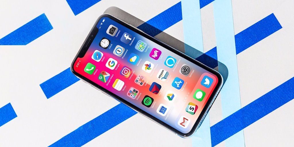 Những tính năng trên iPhone X cần được cải tiến