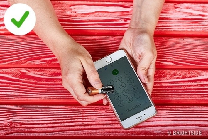 Sử dụng một viên pin thay cho một bút stylus