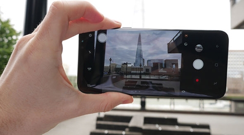 Chụp ảnh dễ dàng nhờ nút bấm tùy chỉnh