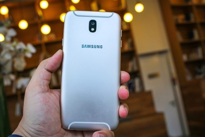 Galaxy J7 Pro xanh ánh bạc