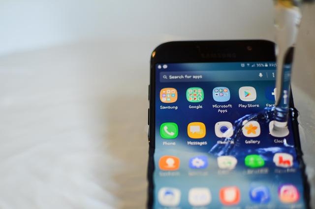 Tiêu chuẩn chống bụi, chống bước chỉ flagship mới có: IP68