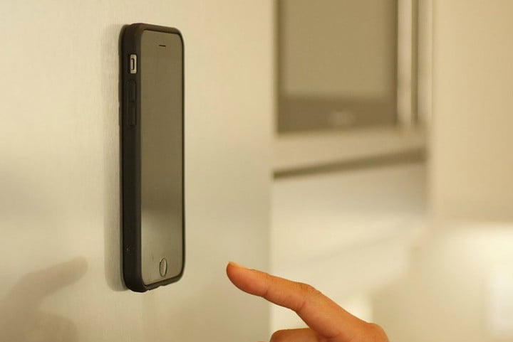 Vỏ bọc iPhone chống trọng lực Megaverse (30 USD)