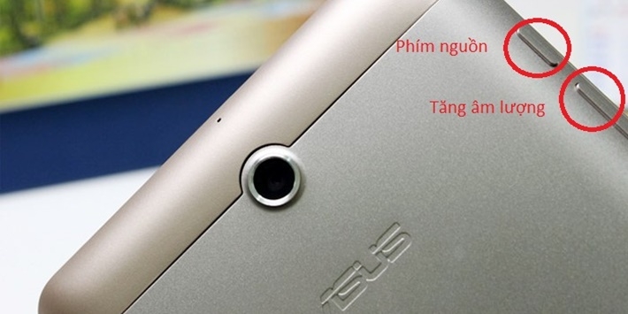 Ấn và giữ tổ hợp phím “nguồn + tăng âm lượng”