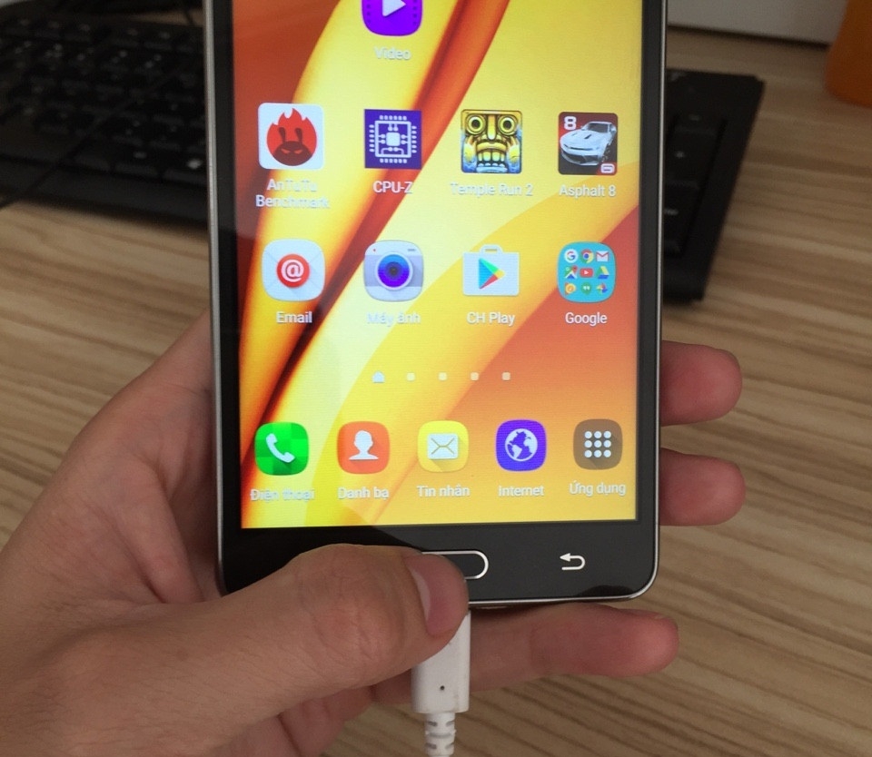 Cách mở nhanh camera trên Galaxy On7
