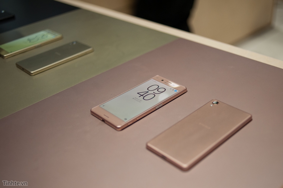 Cận cảnh Sony Xperia X sắp bán ra tại Việt Nam