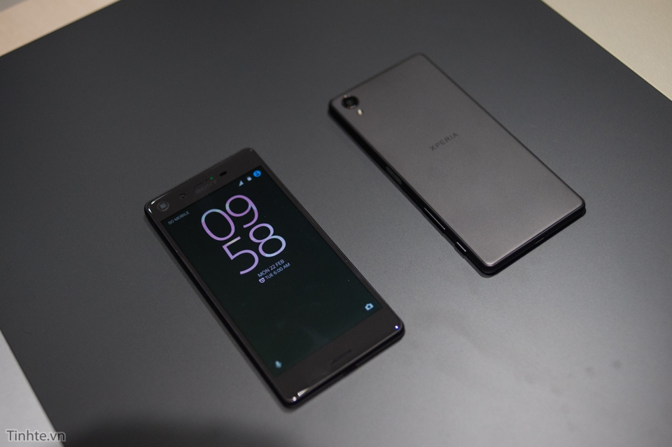 Cận cảnh Sony Xperia X sắp bán ra tại Việt Nam