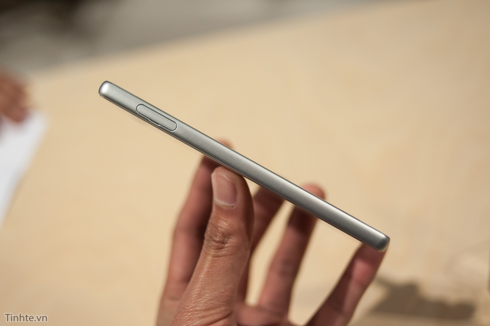 Cận cảnh Sony Xperia X sắp bán ra tại Việt Nam