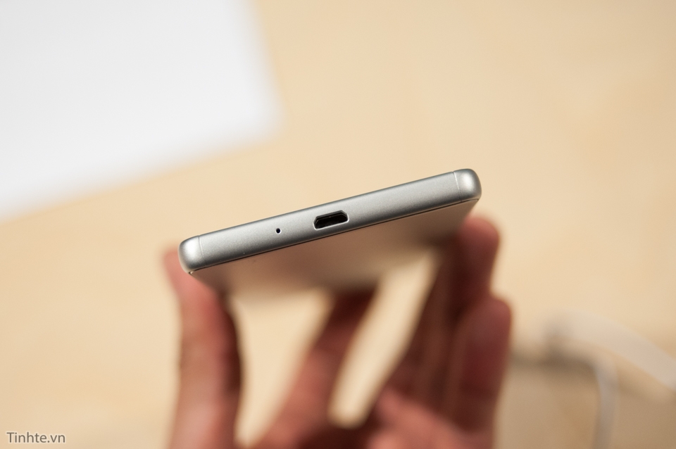 Cận cảnh Sony Xperia X sắp bán ra tại Việt Nam