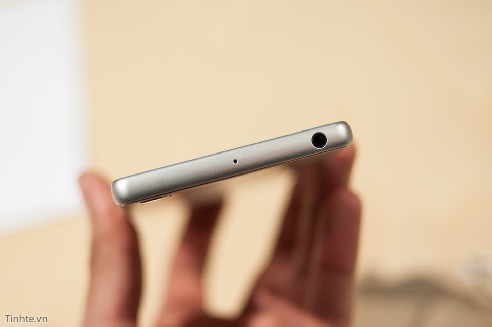 Cận cảnh Sony Xperia X sắp bán ra tại Việt Nam