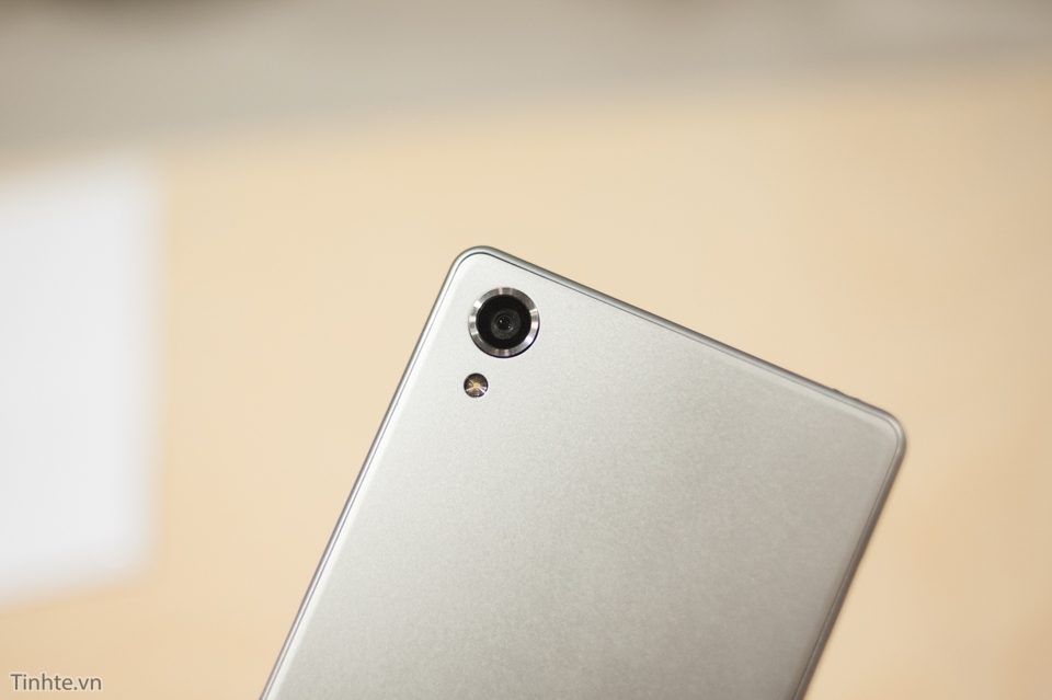 Cận cảnh Sony Xperia X sắp bán ra tại Việt Nam