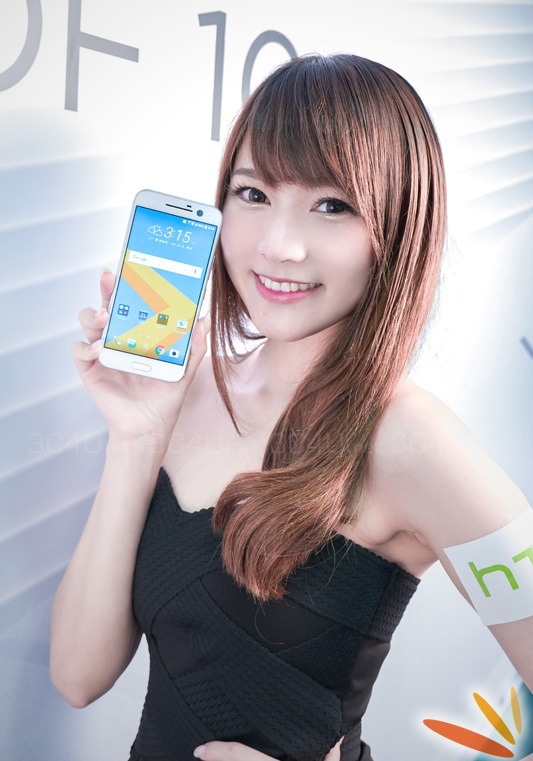 HTC 10 trên tay thiếu nữ cực xinh