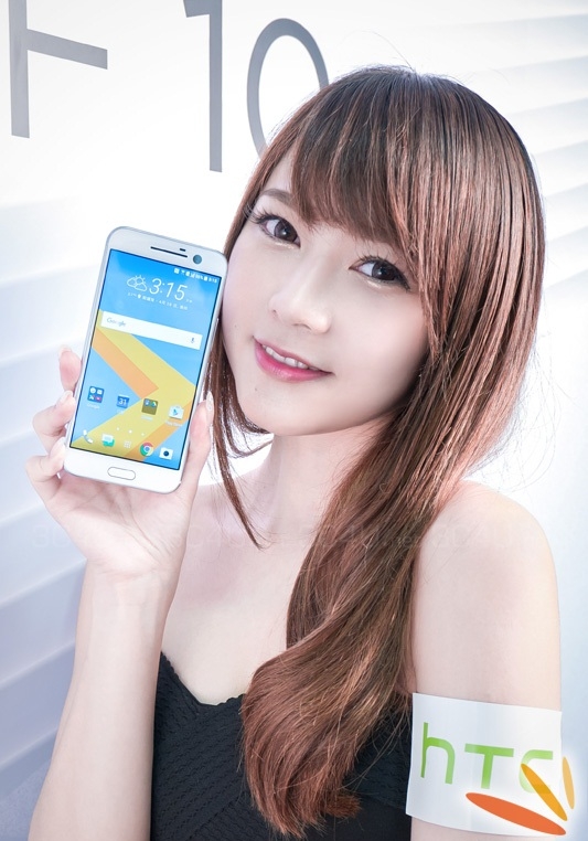 HTC 10 trên tay thiếu nữ cực xinh