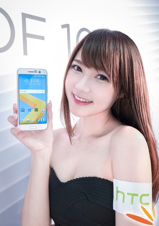 HTC 10 trên tay thiếu nữ cực xinh