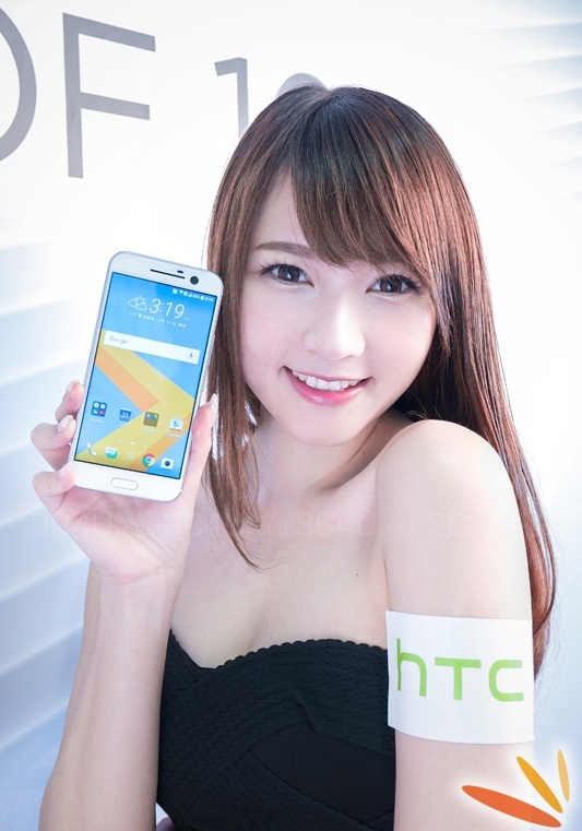 HTC 10 trên tay thiếu nữ cực xinh