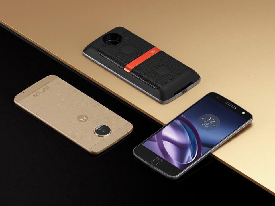 Trên tay Lenovo Moto Z: mạnh, mỏng, độc đáo với phụ kiện lắp ráp