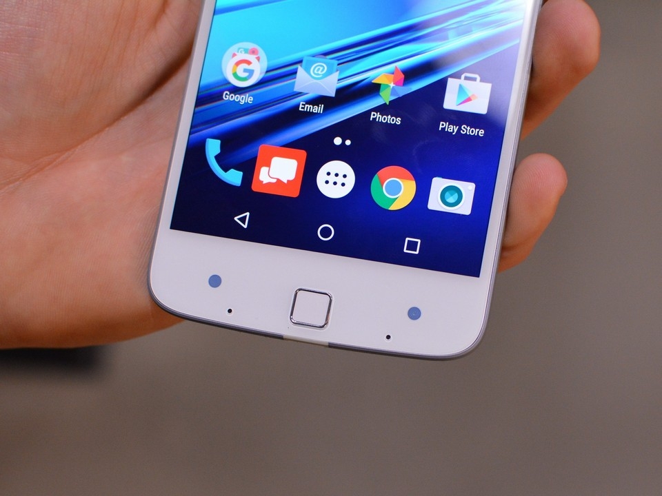 Trên tay Lenovo Moto Z: mạnh, mỏng, độc đáo với phụ kiện lắp ráp