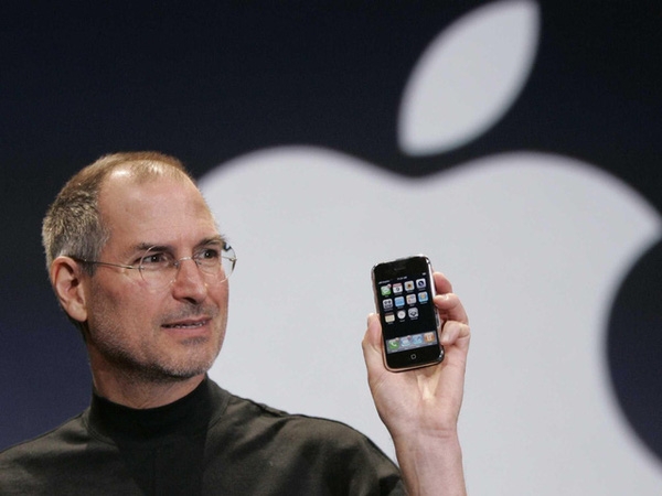 Steve Job trong ngày ra mắt Iphone đầu tiên Steve Job trong ngày ra mắt Iphone đầu tiên
