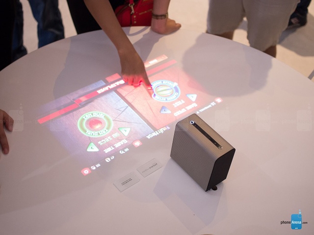 Xperia Touch là một chiếc máy chiếu điên rồ của Sony Xperia Touch là một chiếc máy chiếu điên rồ của Sony