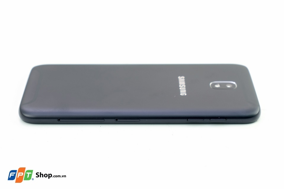 Trên tay Galaxy J7 Pro