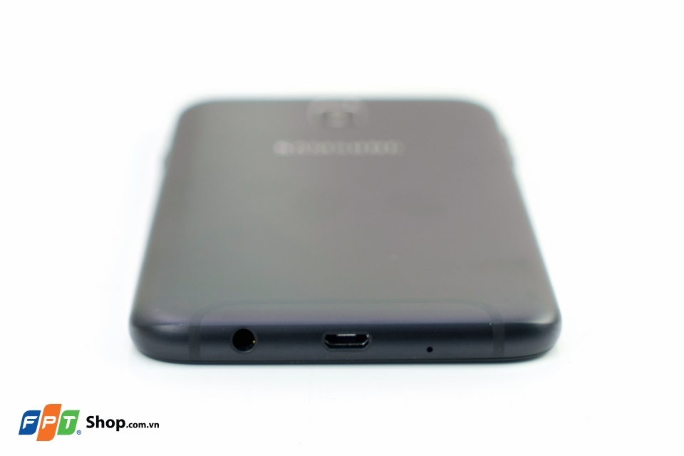 Trên tay Galaxy J7 Pro
