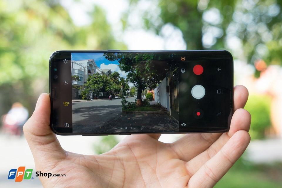 Những smartphone chụp ảnh đẹp camera 12MP (ảnh 2)