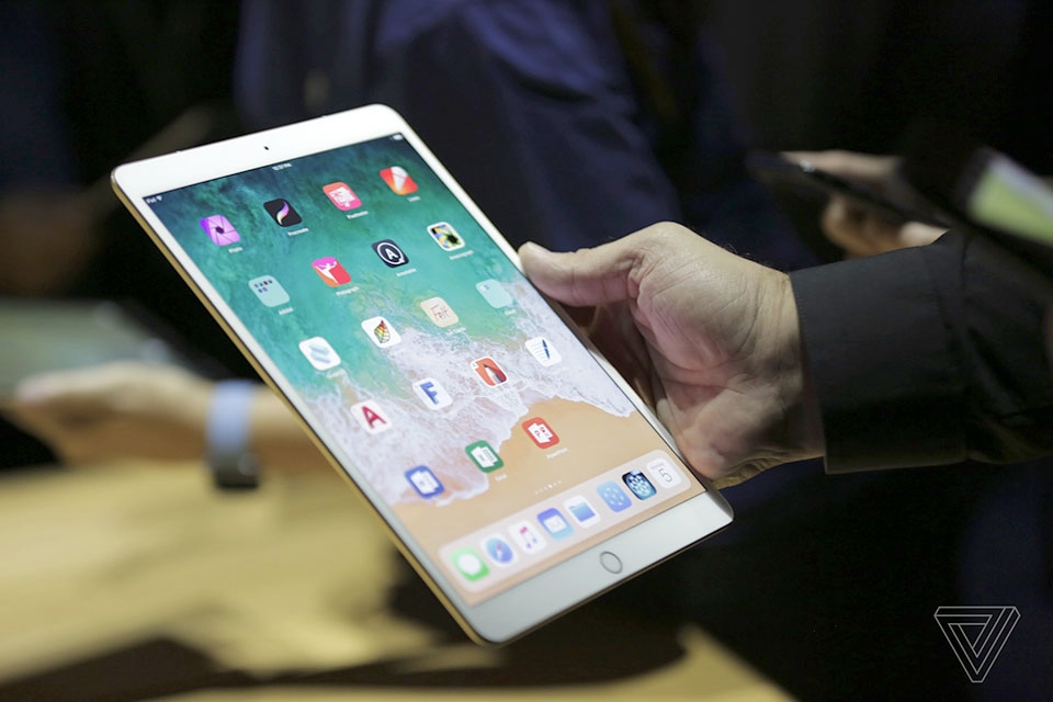 So sánh iPad Pro 10.5 inch và iPad đời đầu (ảnh 3)