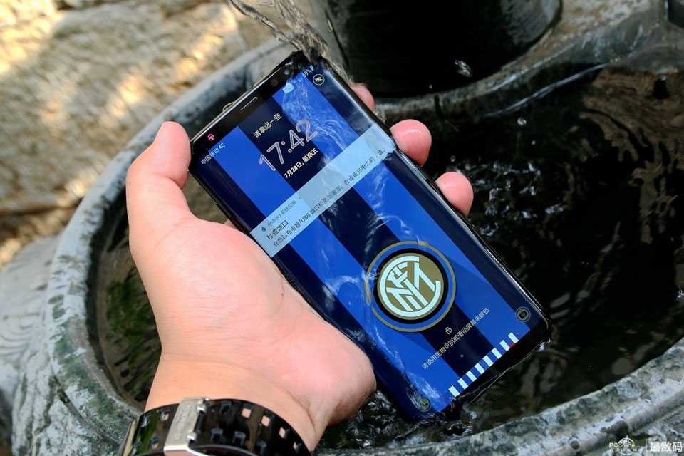 Galaxy S8 Plus Inter Milan Special Edition (ảnh 1)