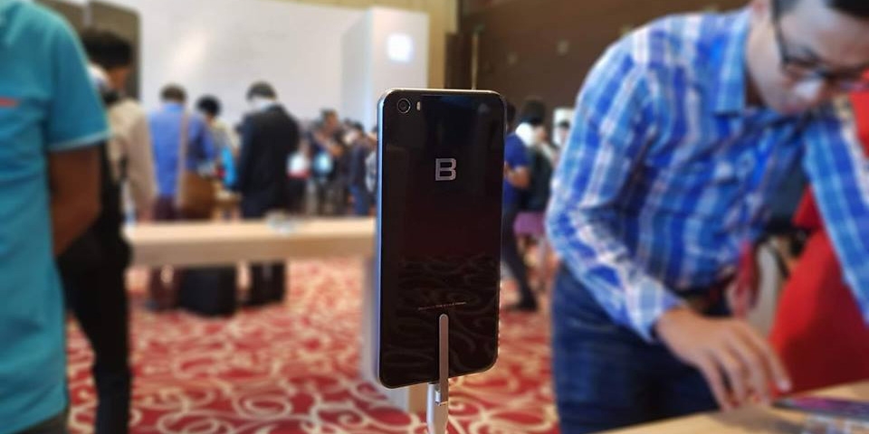 Smartphone BPhone 2017 (ảnh 1) Smartphone BPhone 2017 (ảnh 1)