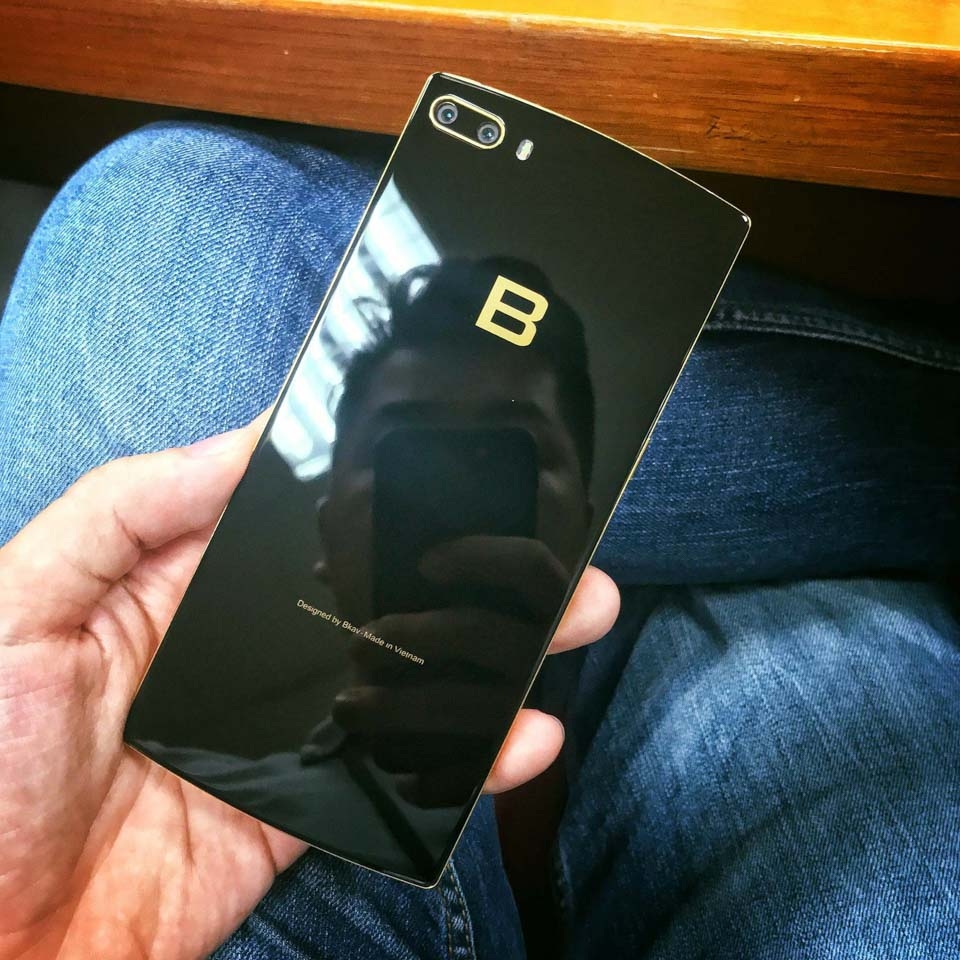 Ảnh rò rỉ của Bphone 2017 Gold