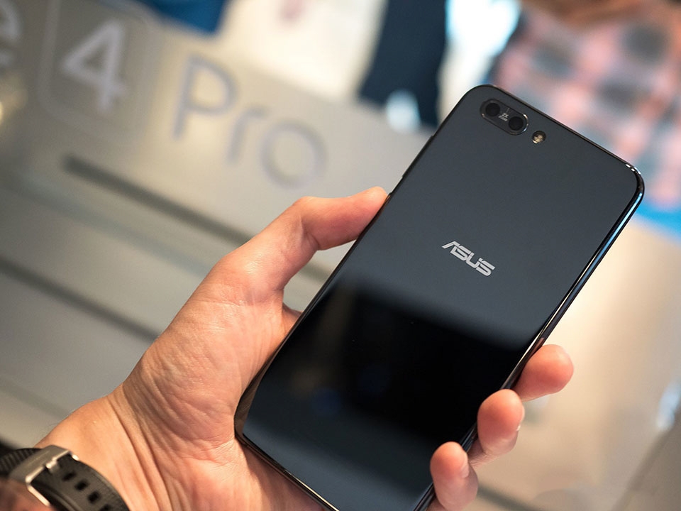 Phân biệt Zenfone 4 Series (ảnh 8) Phân biệt Zenfone 4 Series (ảnh 8)