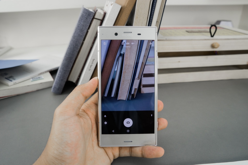 Trên tay Sony Xperia XZ1 (ảnh 5) Trên tay Sony Xperia XZ1 (ảnh 5)