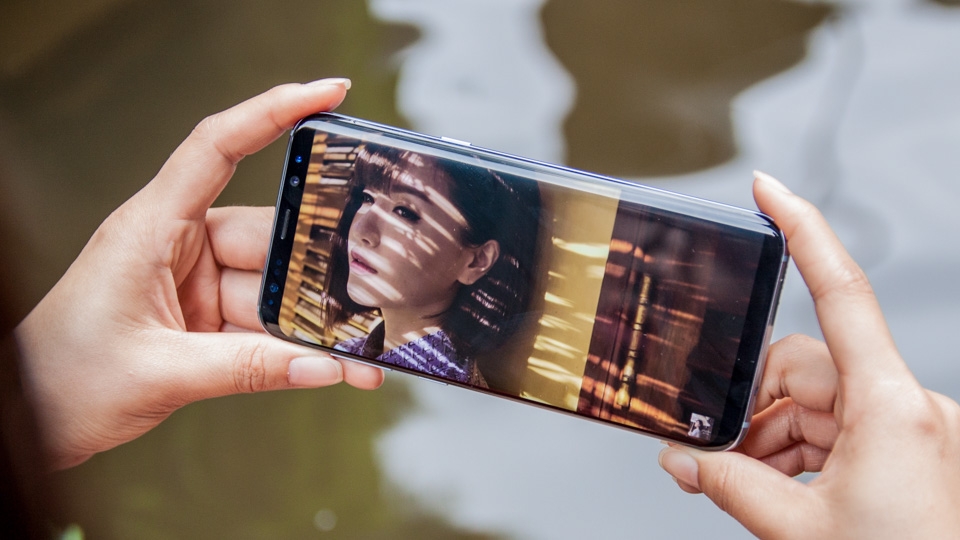 Smartphone màn hình không viền (ảnh 1)