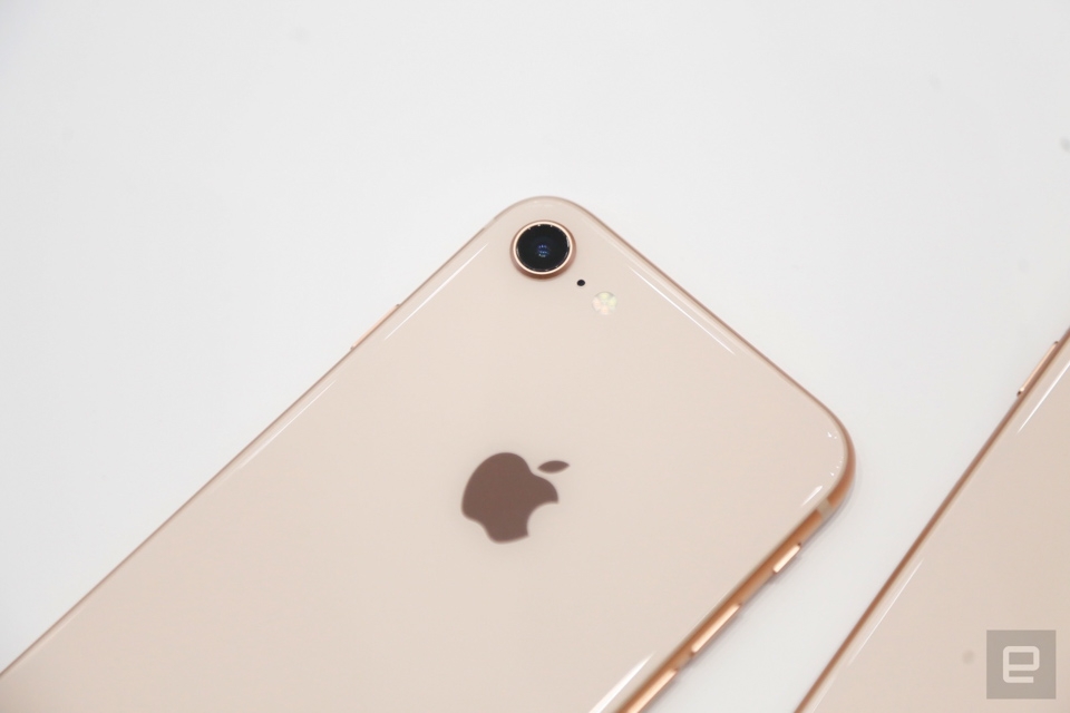 Trên tay iPhone 8 Plus và iPhone 8 (ảnh 2)
