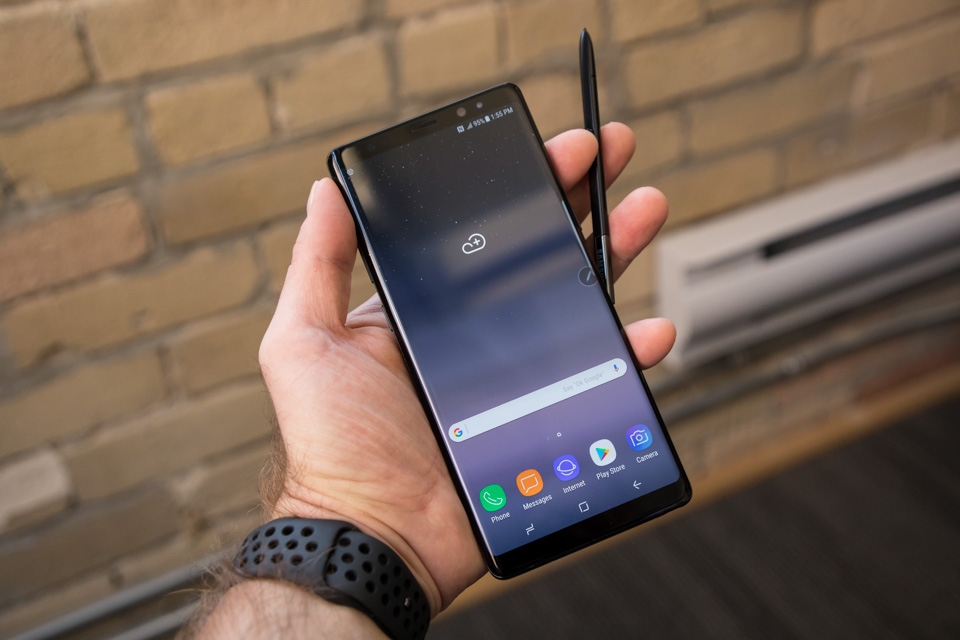 Những smartphone viền mỏng ấn tượng nhất hiện nay (ảnh 2)