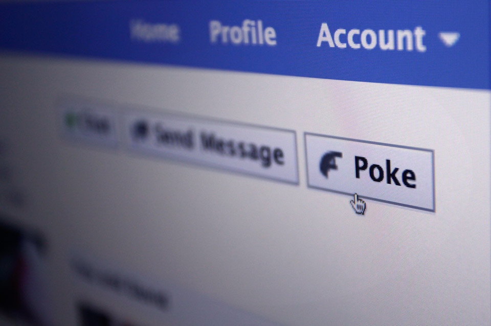Facebook hồi sinh tính năng chọc (ảnh 1)