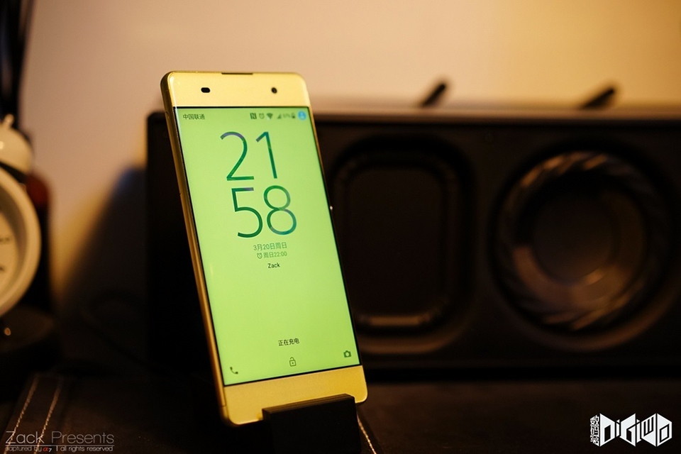 Ngắm Sony Xperia XA màu vàng chanh đẹp đến ngỡ ngàng