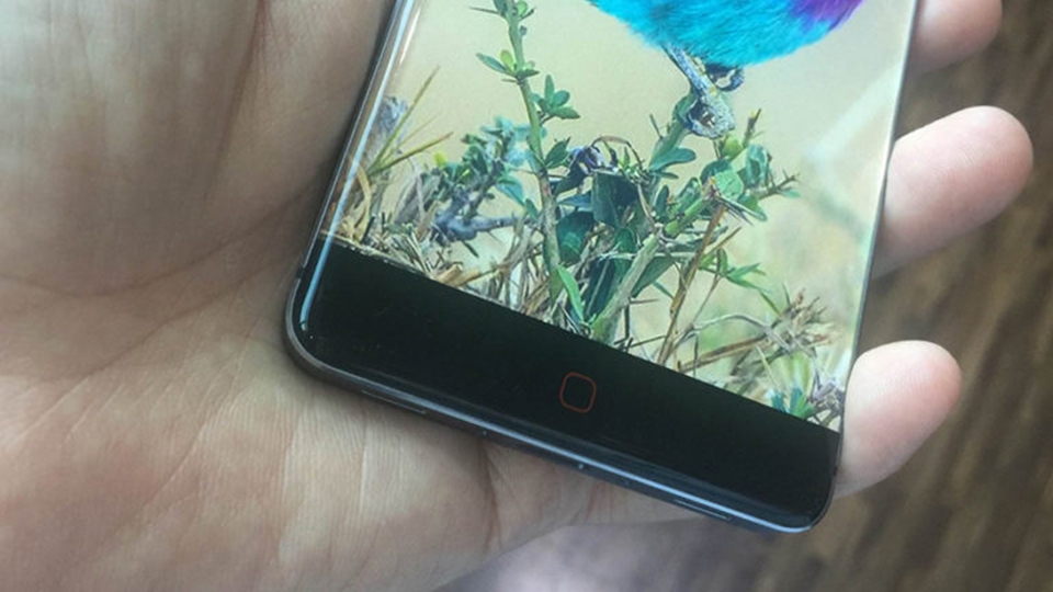 Elephone P20 có 6GB RAM và bộ nhớ kênh kép, chạy Helio P20, camera kép 12MP