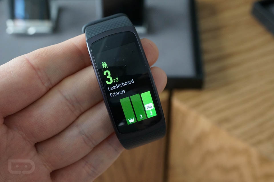 Cận cảnh Gear Fit 2 vừa mới được Samsung ra mắt