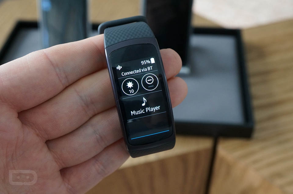 Cận cảnh Gear Fit 2 vừa mới được Samsung ra mắt