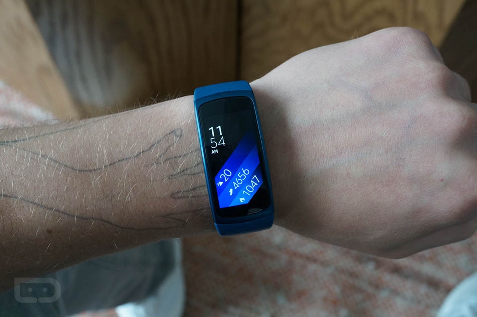 Cận cảnh Gear Fit 2 vừa mới được Samsung ra mắt