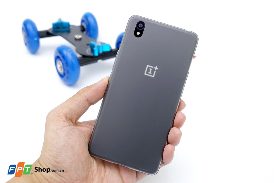 Nếu không đủ tiền mua Google Nexus 6P, hãy mua OnePlus X