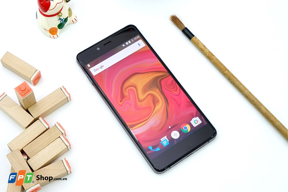 Nếu không đủ tiền mua Google Nexus 6P, hãy mua OnePlus X